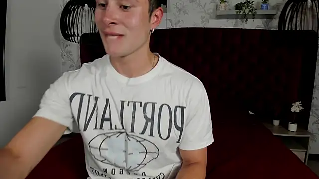 Snapshot of AustinJones_ chatting on July 7, 2026, 7:28 pm AustinJones online show from July 7, 2026, 7:28 pm