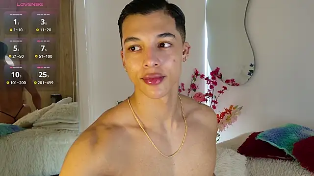 Snapshot of Troye_Williams chatting on June 13, 2026, 3:32 pm Troye Williams online show from June 13, 2026, 3:32 pm