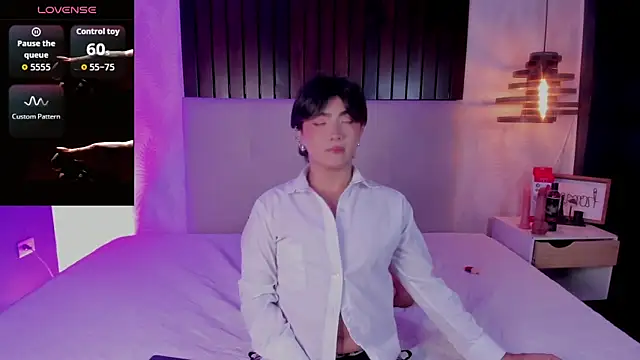 Snapshot of Creamy_Angelo chatting on November 11, 2025, 8:25 pm Creamy Angelo online show from November 11, 2025, 8:25 pm