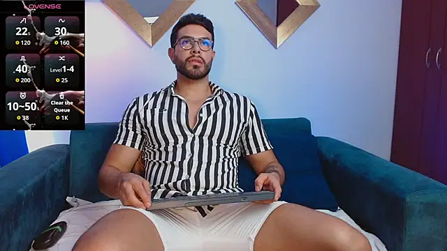 Snapshot of ZarekFox chatting on October 15, 2025, 7:22 pm ZarekFox online show from October 15, 2025, 7:22 pm