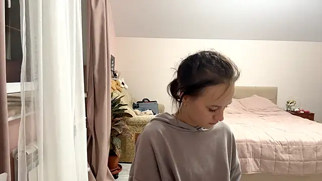 KellySayli online show from October 3, 2025, 6:09 pm