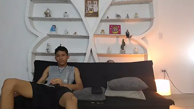 BEAUTY BOYS1 online show from December 5, 2025, 7:18 am