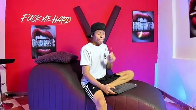 Snapshot of BEAUTY_BOYS1 chatting on March 9, 2026, 7:06 pm BEAUTY BOYS1 online show from March 9, 2026, 7:06 pm