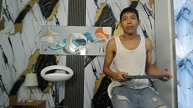 Snapshot of BEAUTY_BOYS1 chatting on February 24, 2026, 7:15 pm BEAUTY BOYS1 online show from February 24, 2026, 7:15 pm