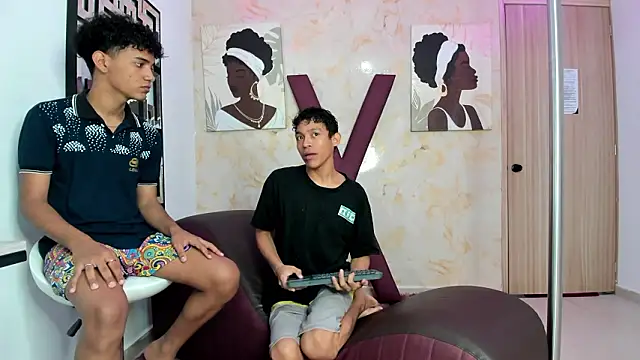 Snapshot of BEAUTY_BOYS1 chatting on March 16, 2026, 1:37 pm BEAUTY BOYS1 online show from March 16, 2026, 1:37 pm