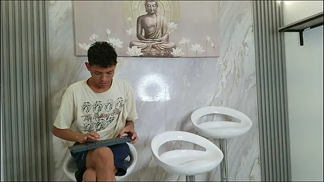 BEAUTY BOYS1 online show from February 1, 2026, 7:39 am