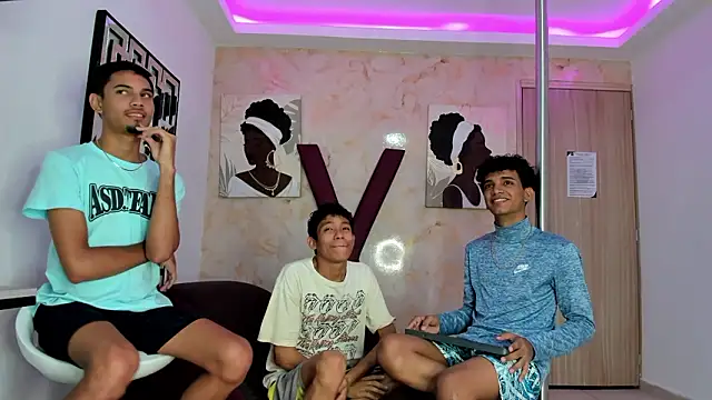 Snapshot of BEAUTY_BOYS1 chatting on March 28, 2026, 1:34 pm BEAUTY BOYS1 online show from March 28, 2026, 1:34 pm