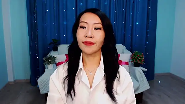 LiaPak online show from October 23, 2025, 1:04 am