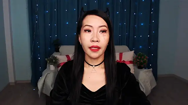 LiaPak online show from October 31, 2025, 1:02 am