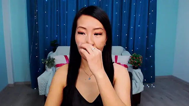 LiaPak online show from October 10, 2025, 1:06 am