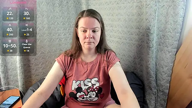 MiaLores online show from October 14, 2025, 7:31 am