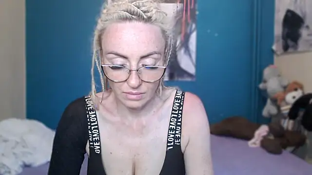 Snapshot of NADINNNE chatting on June 20, 2026, 5:18 pm NADINNNE online show from June 20, 2026, 5:18 pm