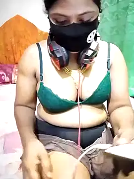 Snapshot of Mistompa24 chatting on October 26, 2025, 5:13 pm Mistompa24 online show from October 26, 2025, 5:13 pm