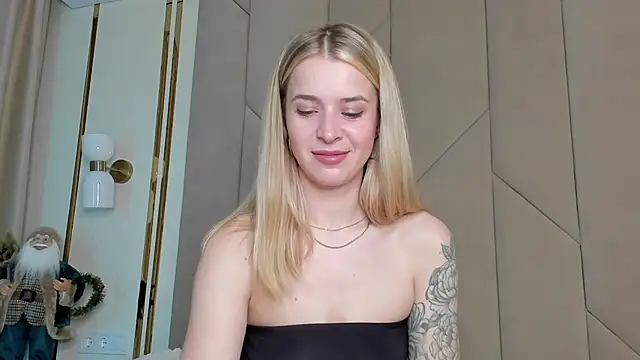 Snapshot of Touch_me chatting on December 14, 2025, 4:23 pm Touch me online show from December 14, 2025, 4:23 pm