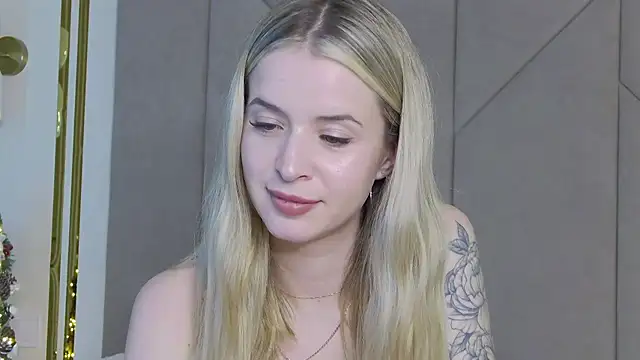 Snapshot of Touch_me chatting on December 4, 2025, 4:39 pm Touch me online show from December 4, 2025, 4:39 pm