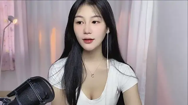 IUIU2025 online show from September 22, 2025, 12:27 am