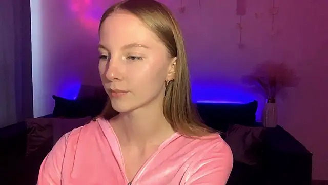 Snapshot of BrightAnnie chatting on September 17, 2025, 3:14 pm BrightAnnie online show from September 17, 2025, 3:14 pm