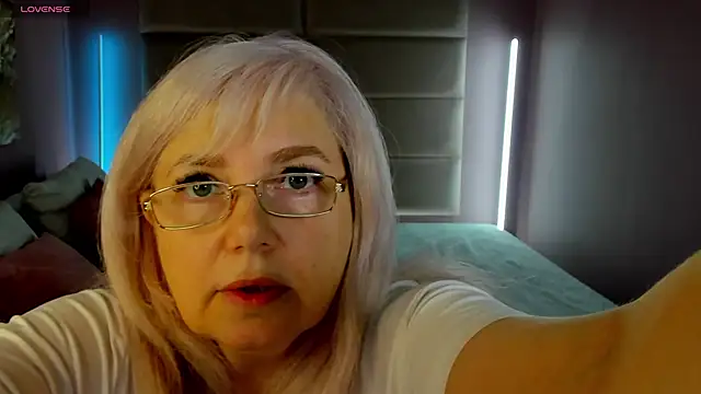 Hella Fabel online show from May 14, 2026, 1:13 am