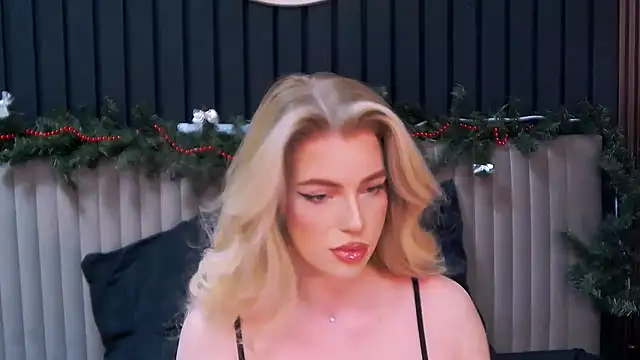 Snapshot of MilanaCeleste chatting on December 21, 2025, 12:13 am MilanaCeleste online show from December 21, 2025, 12:13 am