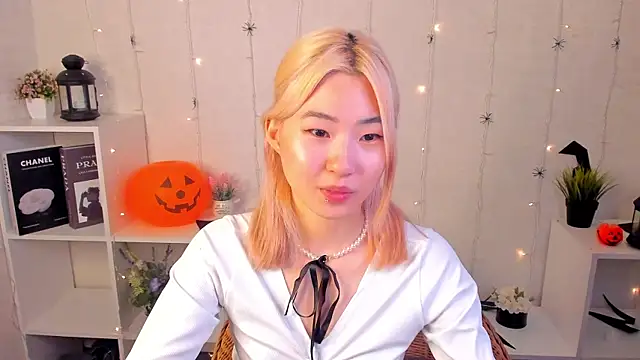 Snapshot of Aisi_18 chatting on October 30, 2025, 6:01 am Aisi 18 online show from October 30, 2025, 6:01 am