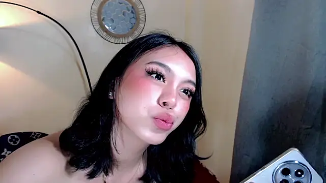 Snapshot of Alison_mooreX chatting on November 1, 2025, 5:51 pm Alison mooreX online show from November 1, 2025, 5:51 pm