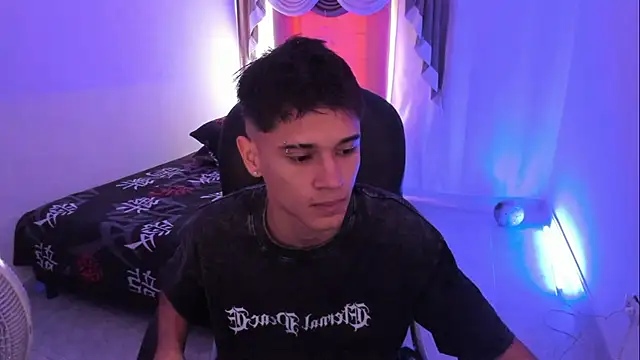 Aron Boyy online show from December 5, 2025, 7:45 pm