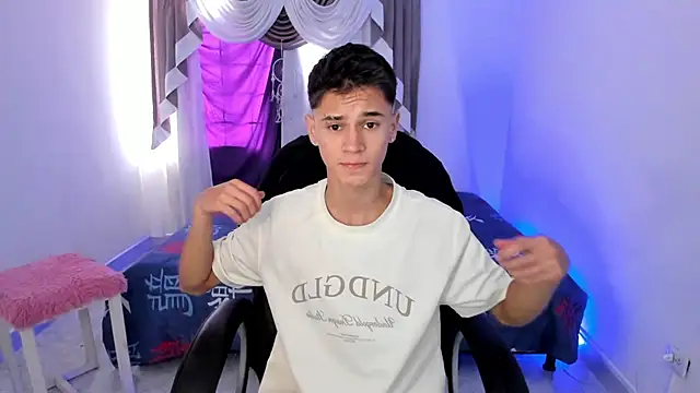 Aron Boyy online show from October 11, 2025, 7:48 pm