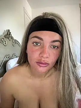 little lola x online show from April 30, 2026, 11:28 am