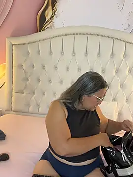 Snapshot of Lucy_Milf_474 chatting on July 25, 2026, 12:11 pm Lucy Milf 474 online show from July 25, 2026, 12:11 pm