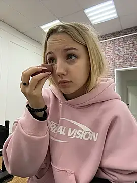 Snapshot of Sky_Cutie chatting on February 8, 2026, 4:43 am Sky Cutie online show from February 8, 2026, 4:43 am