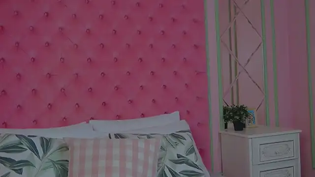 Snapshot of Sky_Cutie chatting on November 7, 2025, 4:39 am Sky Cutie online show from November 7, 2025, 4:39 am