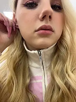 Snapshot of Sky_Cutie chatting on December 1, 2025, 4:46 am Sky Cutie online show from December 1, 2025, 4:46 am