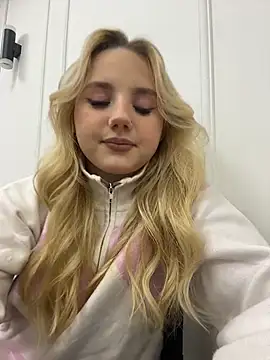 Snapshot of Sky_Cutie chatting on November 29, 2025, 4:45 am Sky Cutie online show from November 29, 2025, 4:45 am