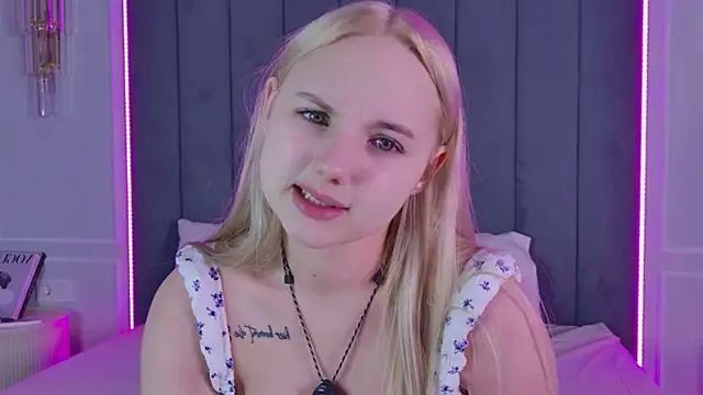 Snapshot of Sky_Cutie chatting on June 12, 2026, 4:21 am Sky Cutie online show from June 12, 2026, 4:21 am