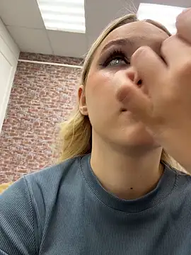 Snapshot of Sky_Cutie chatting on February 9, 2026, 4:43 am Sky Cutie online show from February 9, 2026, 4:43 am