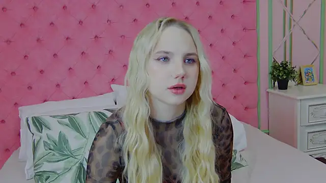 Snapshot of Sky_Cutie chatting on February 22, 2026, 4:48 am Sky Cutie online show from February 22, 2026, 4:48 am