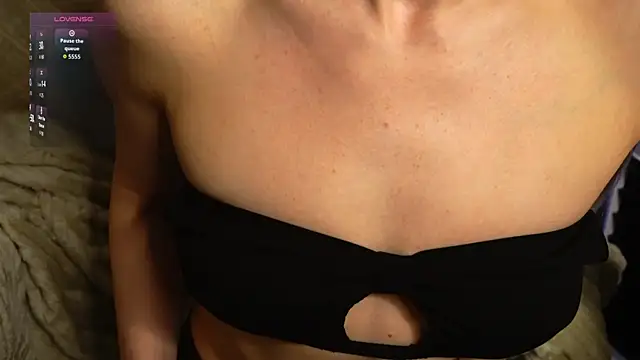 Snapshot of AnitaVon chatting on November 18, 2025, 4:49 am AnitaVon online show from November 18, 2025, 4:49 am