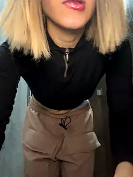 Snapshot of SweetBunnyGF chatting on November 1, 2025, 9:52 pm SweetBunnyGF online show from November 1, 2025, 9:52 pm