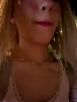 Snapshot of SweetBunnyGF chatting on November 10, 2025, 12:04 am SweetBunnyGF online show from November 10, 2025, 12:04 am