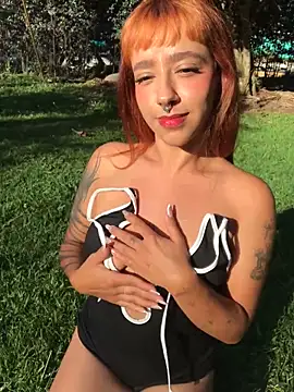 Snapshot of AliceMrtnz chatting on November 7, 2025, 9:08 pm AliceMrtnz online show from November 7, 2025, 9:08 pm