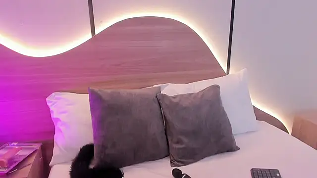 Snapshot of doll_eyees_ chatting on October 18, 2025, 6:43 pm doll eyees online show from October 18, 2025, 6:43 pm