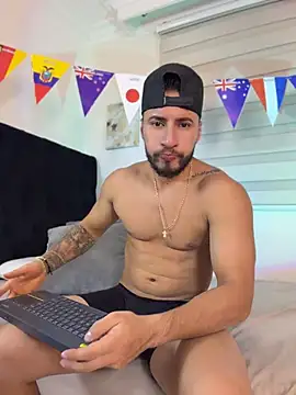 Thiago Hill online show from June 28, 2026, 9:10 pm