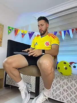 Thiago Hill online show from June 24, 2026, 12:09 am