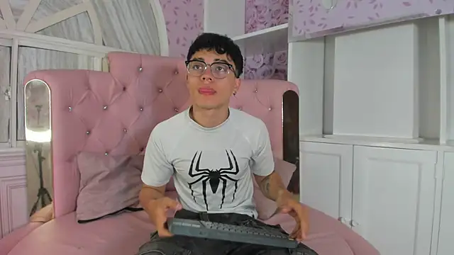 Dani rivass online show from November 18, 2025, 11:13 am