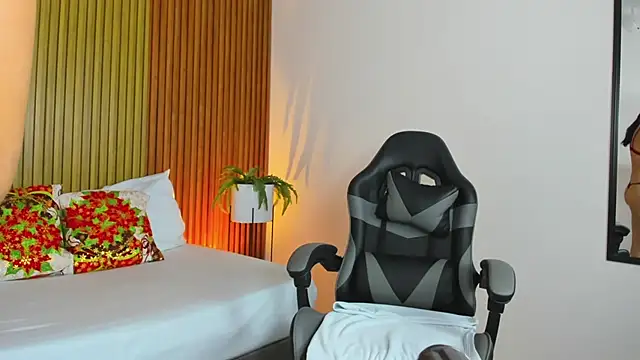 Snapshot of liliand_ chatting on December 5, 2025, 2:10 am liliand online show from December 5, 2025, 2:10 am