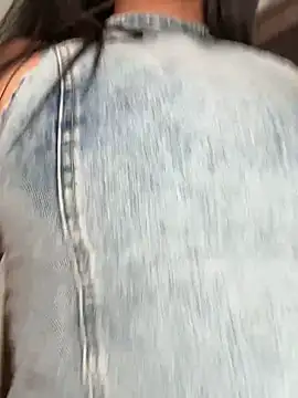 Snapshot of Lu090_ chatting on October 16, 2025, 3:20 pm Lu090 online show from October 16, 2025, 3:20 pm