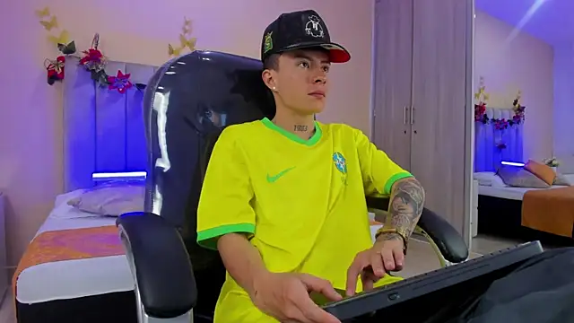 Nascary Fox online show from December 22, 2025, 7:25 pm