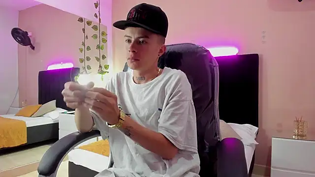 Nascary Fox online show from November 3, 2025, 8:01 pm