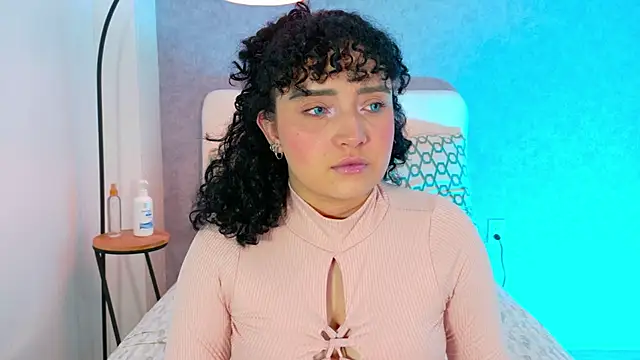 Snapshot of Tracielowe_w chatting on October 12, 2025, 3:41 am Tracielowe w online show from October 12, 2025, 3:41 am