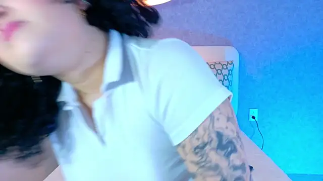 Snapshot of Tracielowe_w chatting on November 2, 2025, 3:22 am Tracielowe w online show from November 2, 2025, 3:22 am